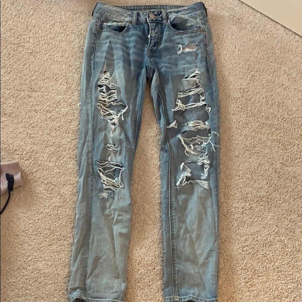 American Eagle distressed tomgirl jeans
